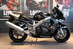 Watch video of Honda CBR CBR900RR FIREBLADE in Watford