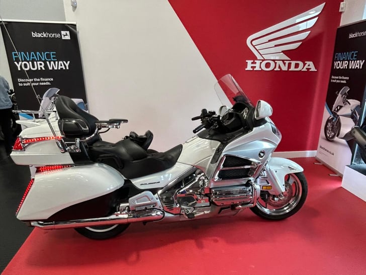 Honda GL1800 GOLD WING TOUR