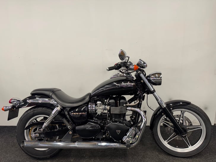 Triumph SPEEDMASTER 865