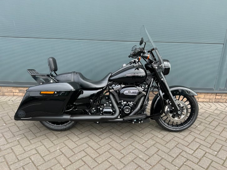 Harley-Davidson TOURING FLHRXS ROAD KING SPECIAL