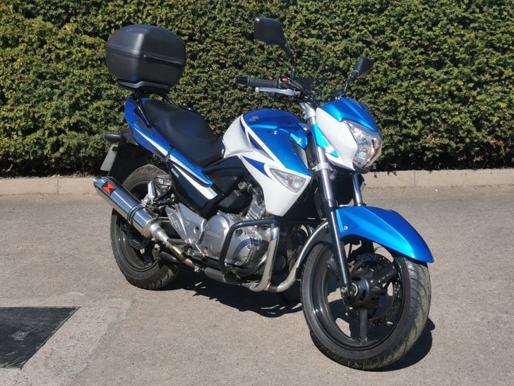 Suzuki INAZUMA 250