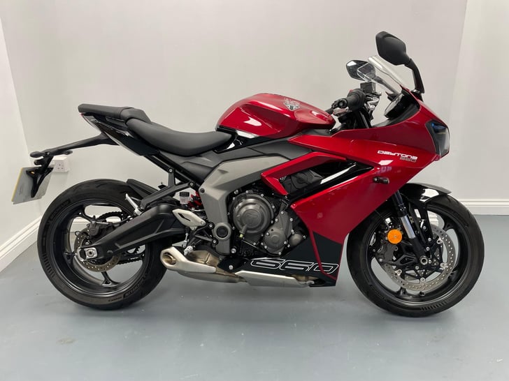 TRIUMPH DAYTONA 660