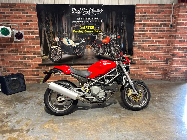 Ducati MONSTER 900