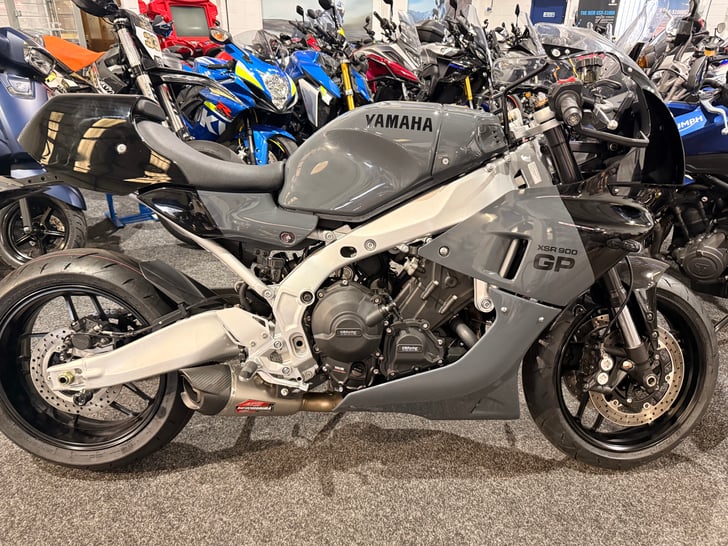 YAMAHA XSR900 GP