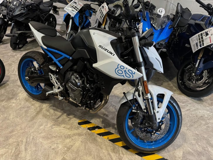 Suzuki GSX-8S