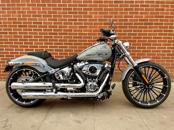 HARLEY-DAVIDSON SOFTAIL FXBR BREAKOUT