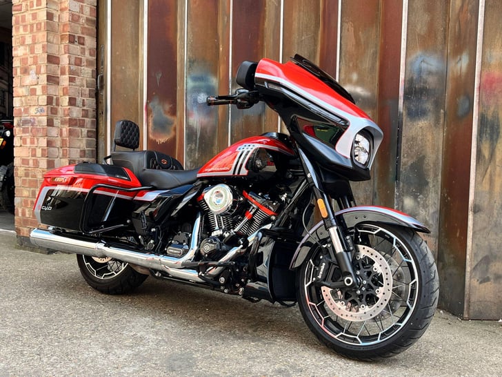 Harley-Davidson CVO 1977 FLHX STREET GLIDE