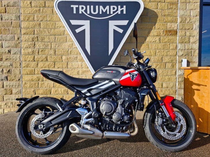 TRIUMPH TRIDENT 660