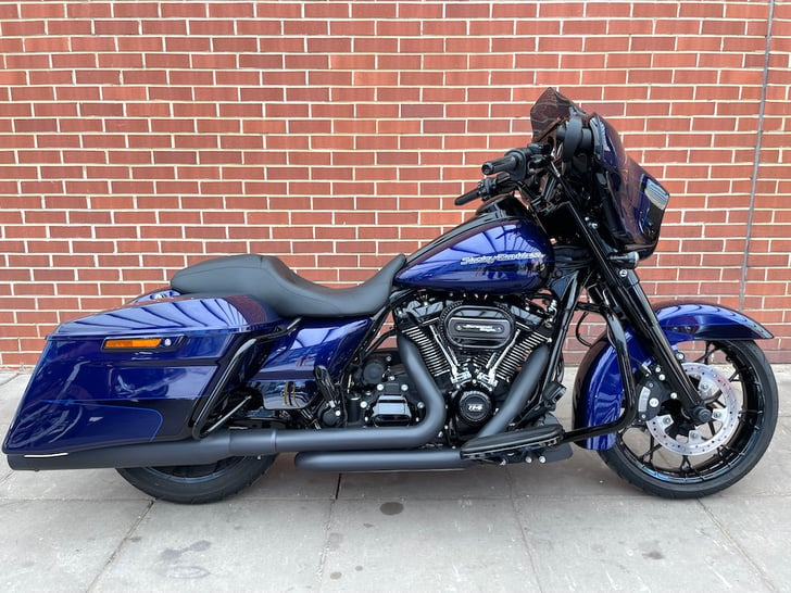 Black store street glide