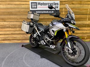 Used Triumph TIGER 900 RALLY ARAGÓN EDITION TIGER 900 RALLY ARAGÓN EDITION for sale in Swindon | Image 3