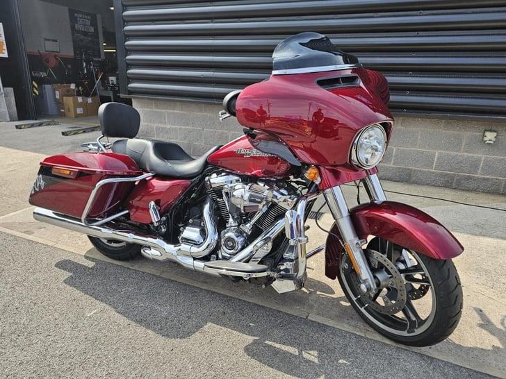 Harley-Davidson FLHXS STREET GLIDE SP 174 