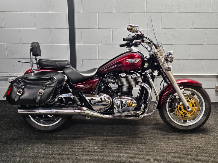Triumph THUNDERBIRD COMMANDER