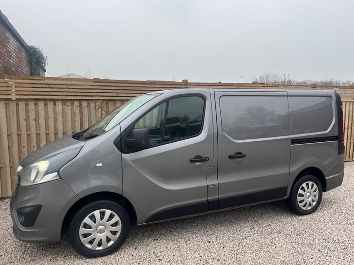 Vauxhall VIVARO for sale in Chesterfield