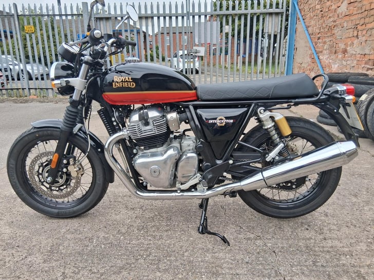 Royal Enfield INTERCEPTOR 650 DUAL COLOUR