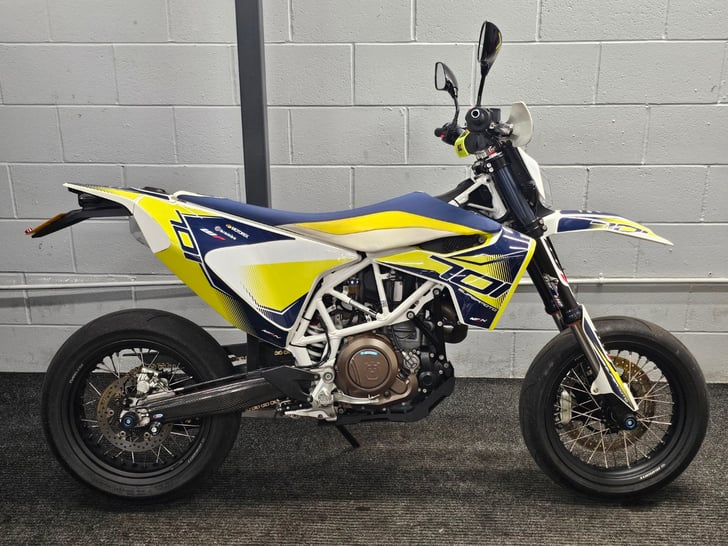 HUSQVARNA 701 SUPERMOTO