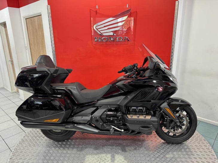 Honda GL1800 GOLD WING TOUR DCT