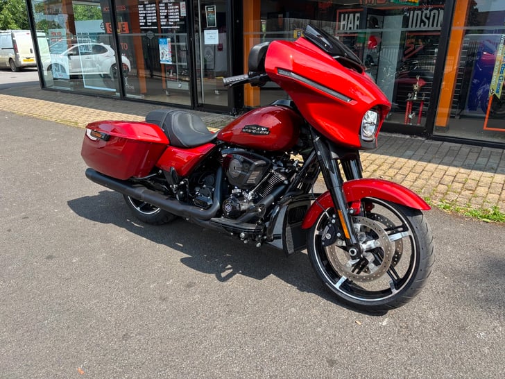Harley-Davidson STREET GLIDE