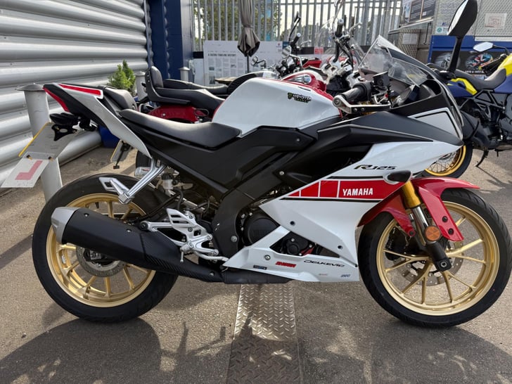 Yamaha R125 