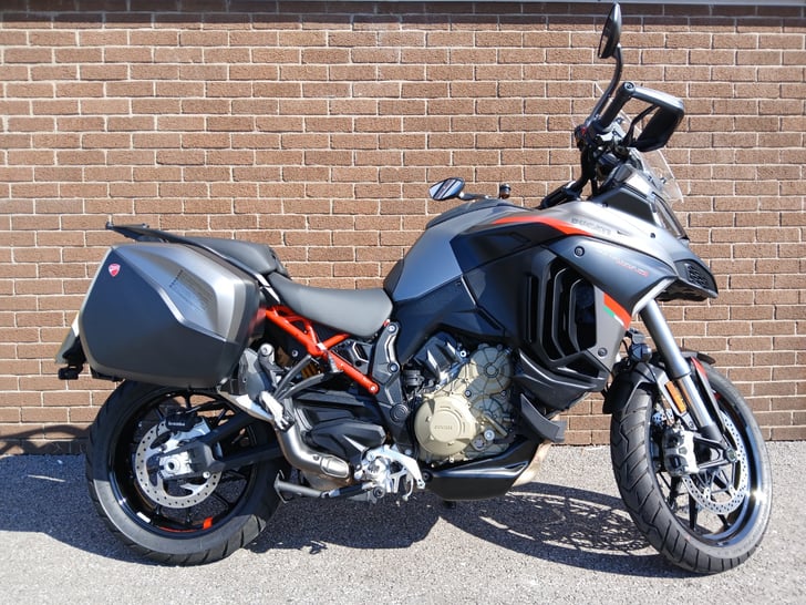 Ducati MULTISTRADA V4 S GRAND TOUR