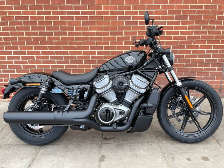 HARLEY-DAVIDSON NIGHTSTER 975