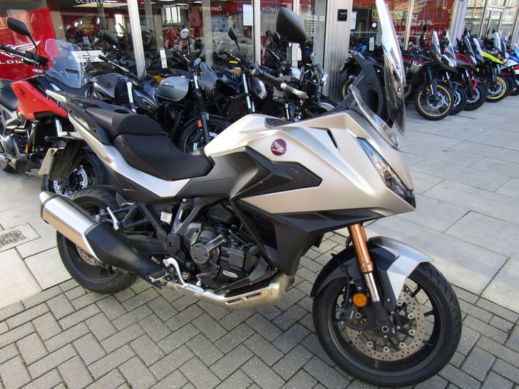 Honda NT1100 1100 ELECTRONIC SUSPENSION DCT