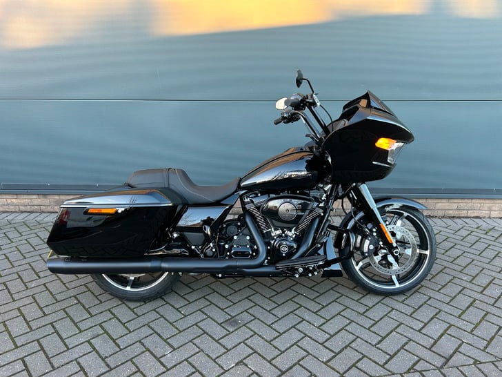 HARLEY-DAVIDSON TOURING FLTRX ROAD GLIDE