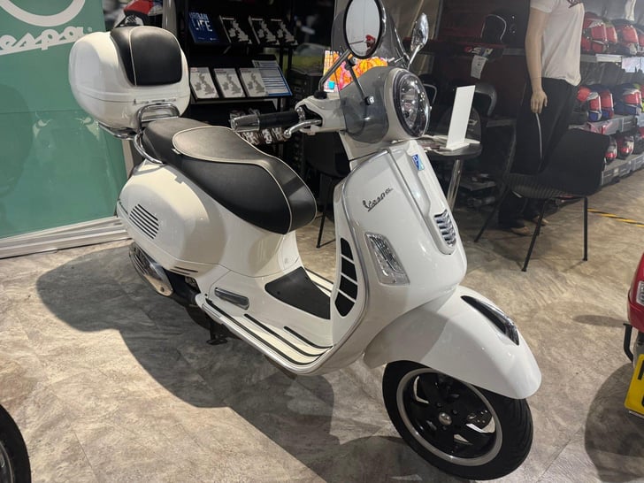 Piaggio VESPA GTS 300 SUPER ABS CVT