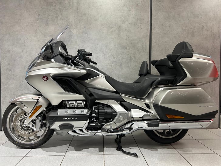 Honda GL1800 GOLD WING TOUR DCT