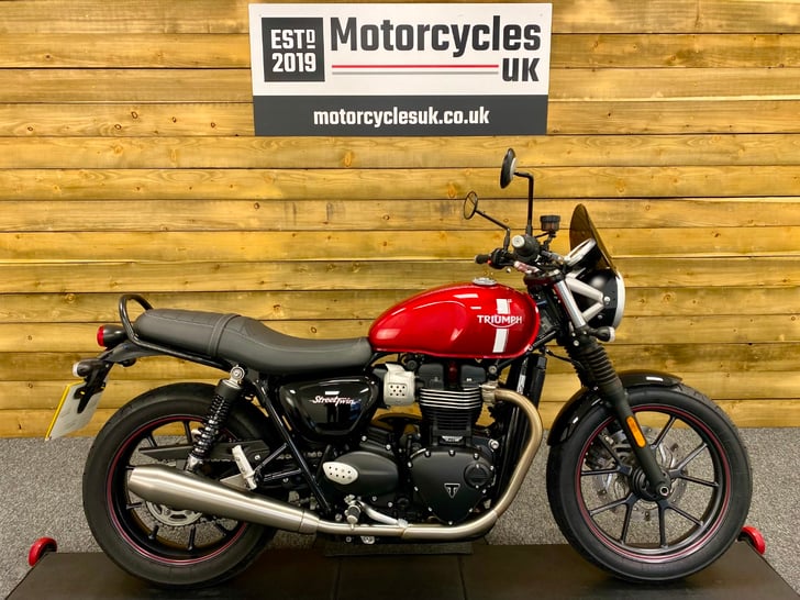 TRIUMPH STREET TWIN