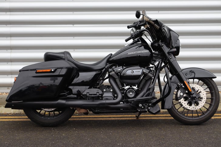 Harley-Davidson TOURING FLHRXS ROAD KING SPECIAL