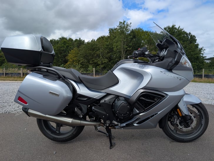 Triumph TROPHY SE