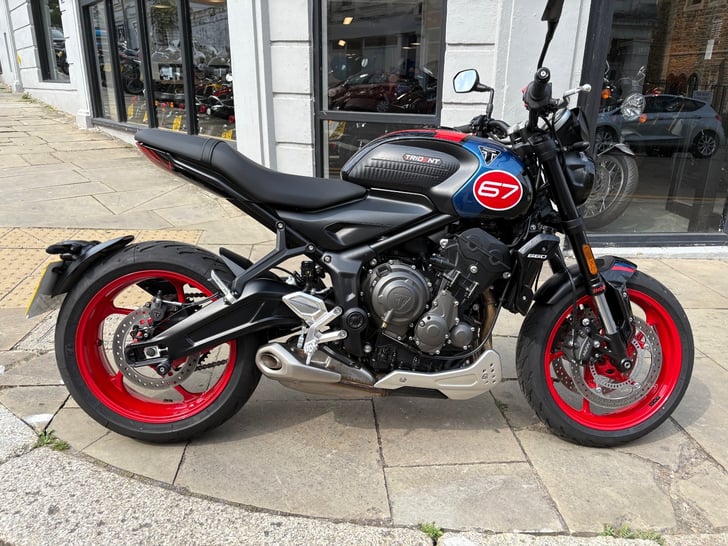 TRIUMPH TRIDENT 660 TRIPLE TRIBUTE EDITION