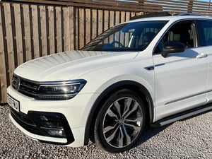 Used Volkswagen TIGUAN TIGUAN 2.0 TDI R-LINE DSG 4MOTION EURO 6 (S/S) 5DR for sale in Chesterfield | Image 2