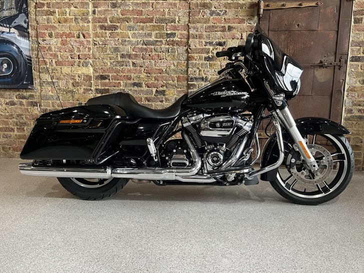 HARLEY-DAVIDSON FLHXS STREET GLIDE SP 174 