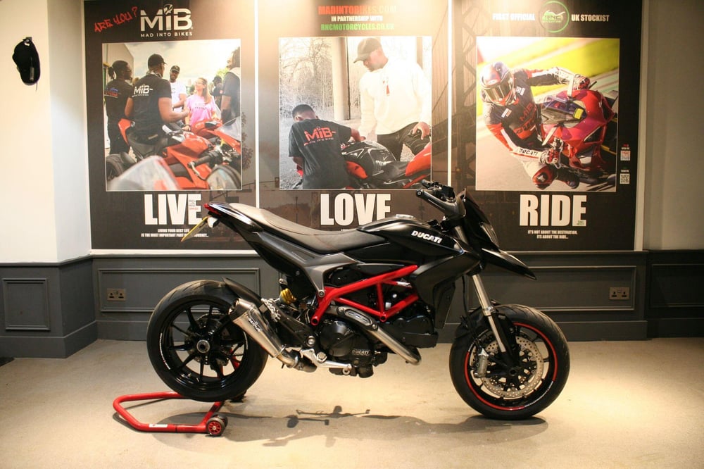 Used Ducati HYPERMOTARD 821 HYPERMOTARD 821 for sale in Watford