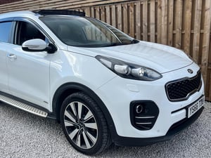 Used Kia SPORTAGE SPORTAGE 2.0 CRDI FIRST EDITION AUTO AWD EURO 6 5DR for sale in Chesterfield | Image 2