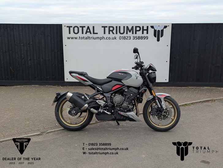 TRIUMPH TRIDENT 800