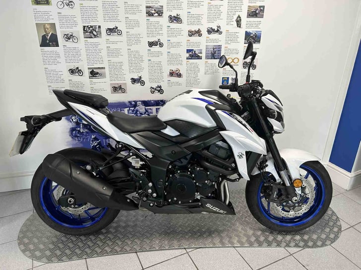 SUZUKI GSX-S750