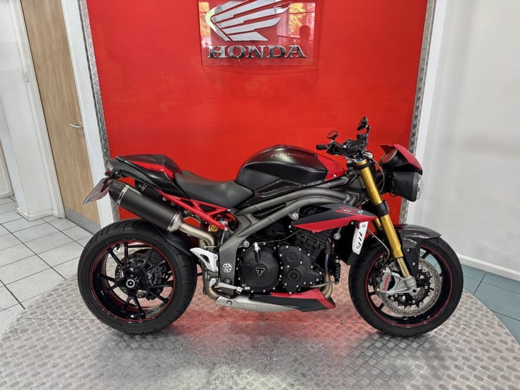 Triumph SPEED TRIPLE R DARK EDITION 