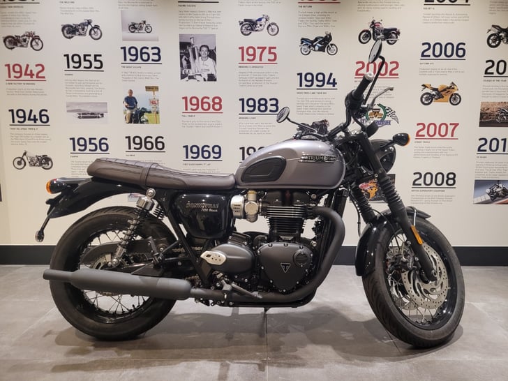 Triumph BONNEVILLE T120 BLACK