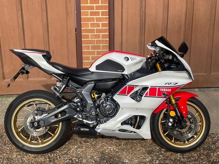 Yamaha R7