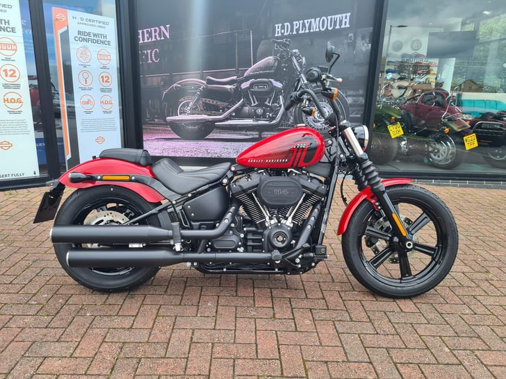 Harley-Davidson SOFTAIL 1870 STREET BOB 114 (COLOUR)