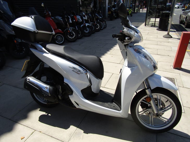 Honda SH300I CVT