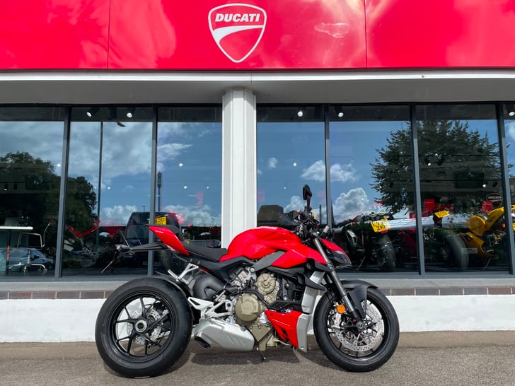 Ducati STREETFIGHTER V4