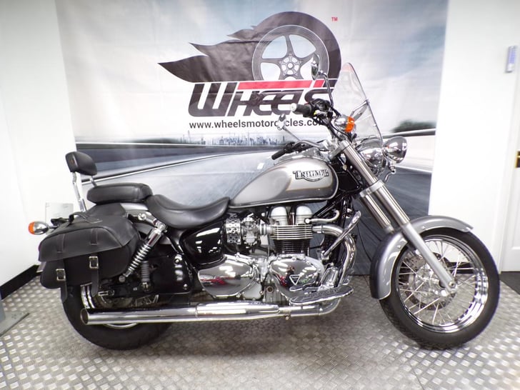 Triumph BONNEVILLE AMERICA