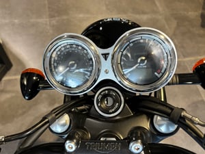 Used Triumph BONNEVILLE BONNEVILLE T120 BLACK for sale in Stoke On Trent | Image 2