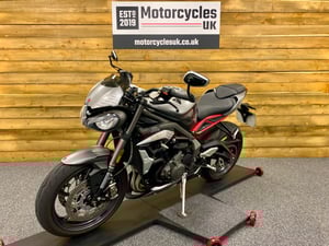 Used Triumph STREET TRIPLE 765 RS STREET TRIPLE 765 RS for sale in Swindon | Image 2