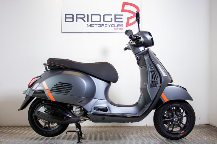 VESPA GTS Supersport 300