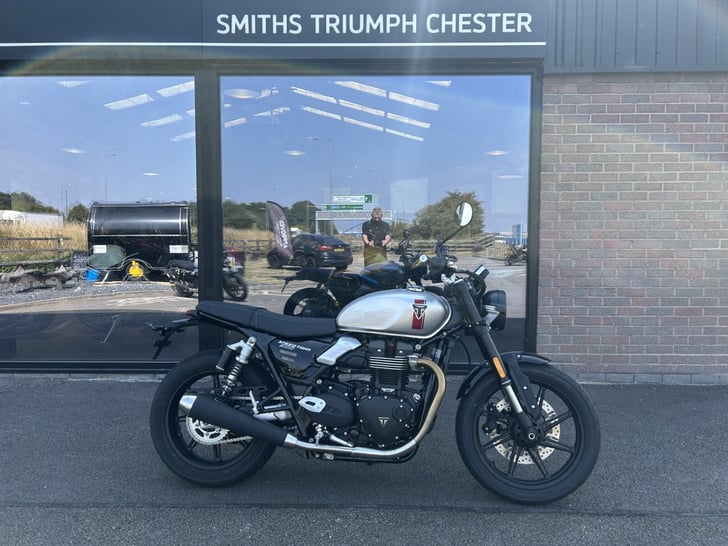 TRIUMPH SPEED TWIN 900