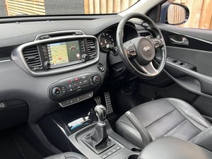 Used Kia SORENTO SORENTO 2.2 CRDI KX-3 AWD EURO 6 (S/S) 5DR for sale in Chesterfield | Image 3